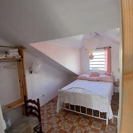 Hotel Au D Location Grand-Bourg  Esterno foto